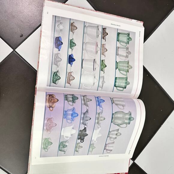 Vintage set of 4 collectors identification books depression glass rare - Picture 10 of 11